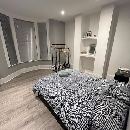 Cozy Two Bed In Brixton Next To Station Apartment London Ngoại thất bức ảnh